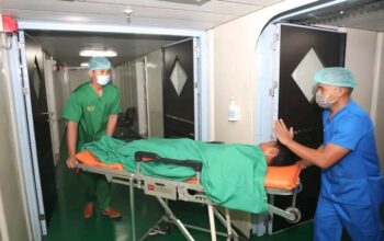 KRI dr. Soeharso Rawat 21 Pasien Pascagempa M7,7 di NTT