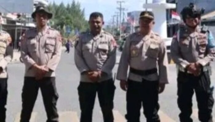 Ratusan Personel Polres Sumba Timur Amankan Karnaval HUT ke-81 RI di Waingapu