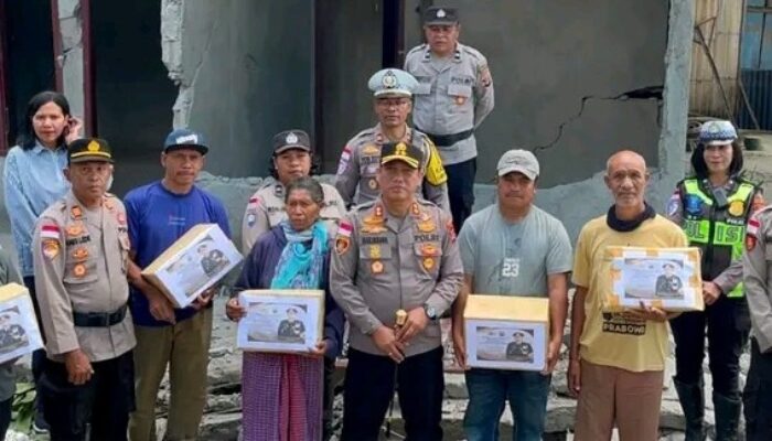 50 Paket Bantuan Kapolda NTT Disalurkan untuk Warga Terdampak Gempa di Ngada