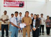 Beasiswa PIP Jalur Aspirasi Disalurkan di SBD, Angga Kaka: Siswa Harus Punya Mimpi