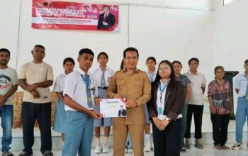Beasiswa PIP Jalur Aspirasi Disalurkan di SBD, Angga Kaka: Siswa Harus Punya Mimpi