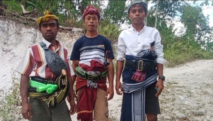 Jalan Rusak Penghubung Weekombak–Weekura Bikin Warga Kesulitan, Ibu Hamil Harus Memutar ke Puskesmas Lewat Waimangura