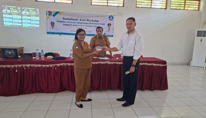 Satresnarkoba Sumba Timur Perkuat Koordinasi, Guru SMP Dibekali Deteksi Dini Bahaya Narkoba