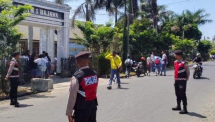Patroli Siang di Bajawa, Polisi Tegur Pelajar yang Belum Cukup Umur Berkendara
